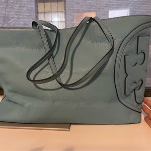 Tory Burch purse, large. Excellent condition, used only once or twice.